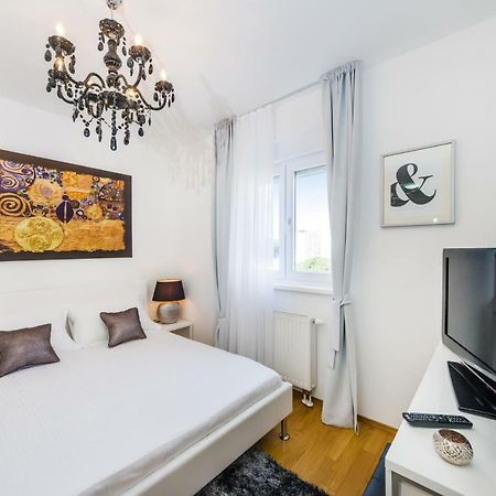Studio Apartment K & K With Free Garage Zadar Exteriör bild
