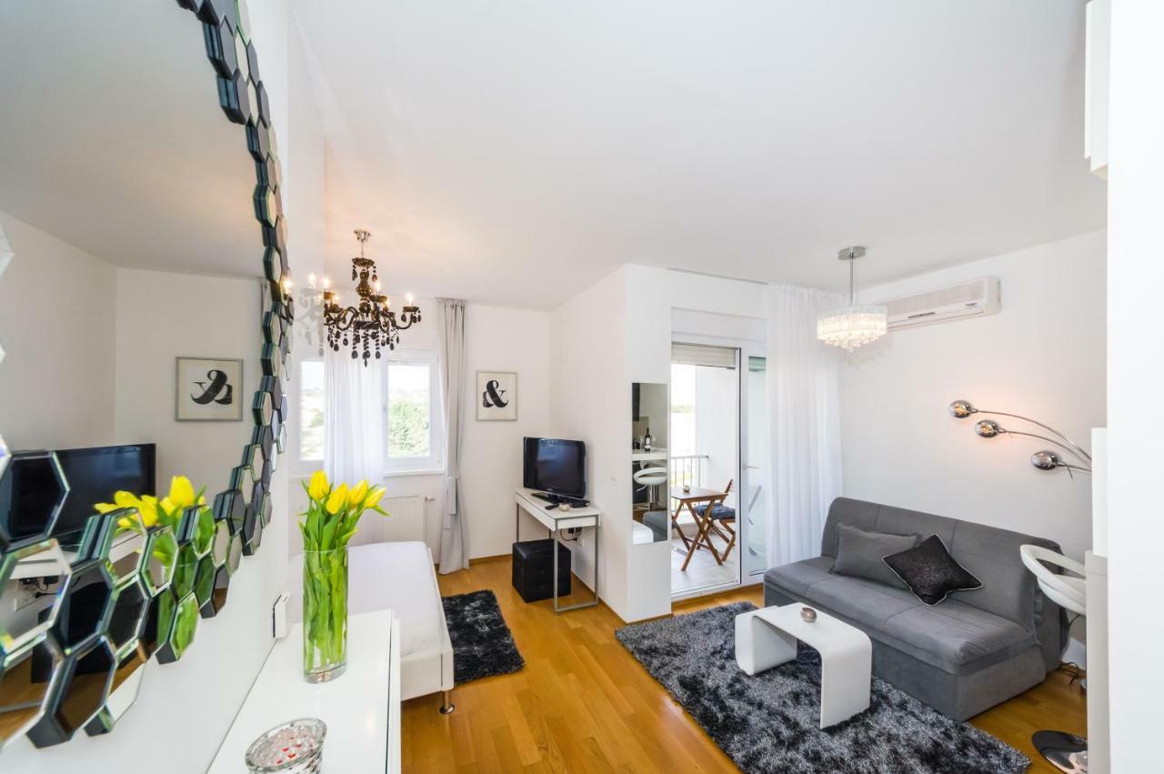 Studio Apartment K & K With Free Garage Zadar Exteriör bild
