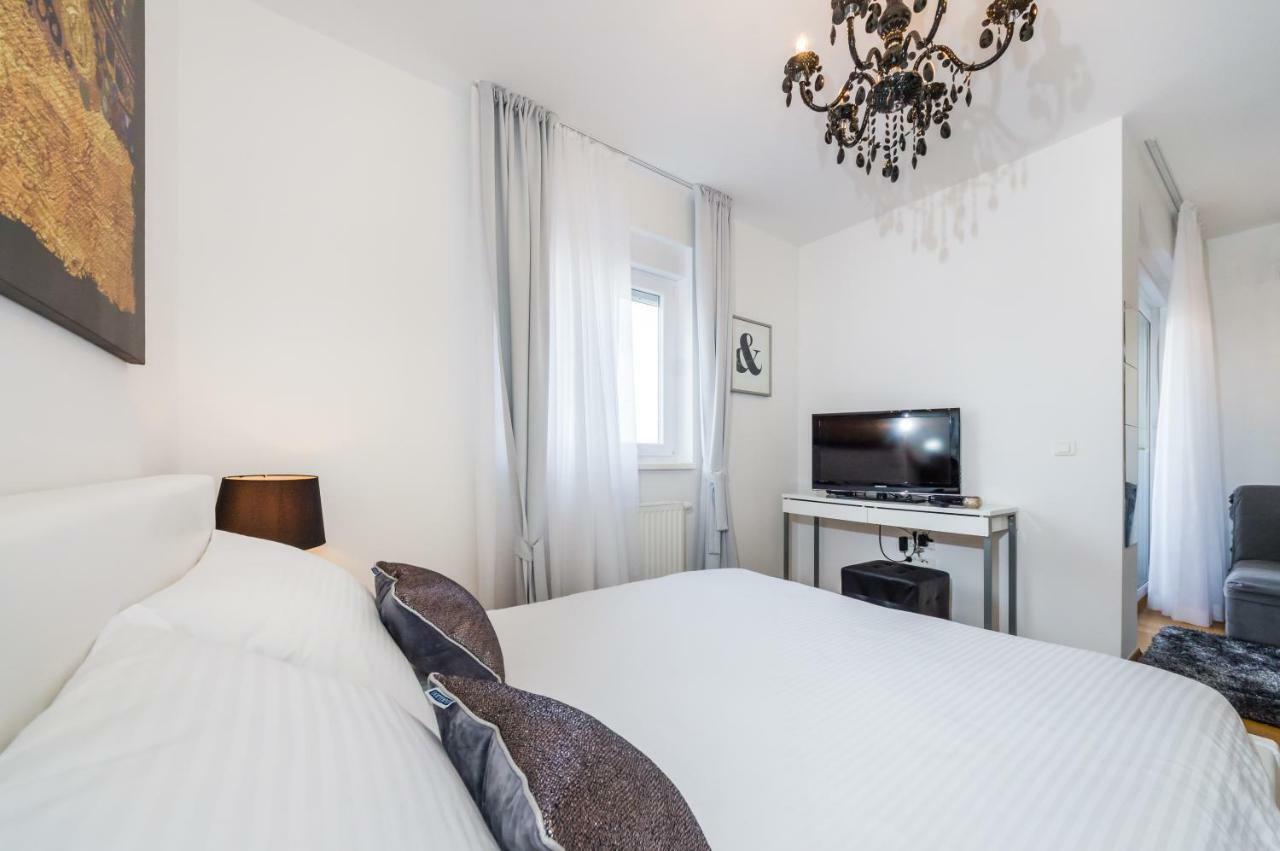 Studio Apartment K & K With Free Garage Zadar Exteriör bild