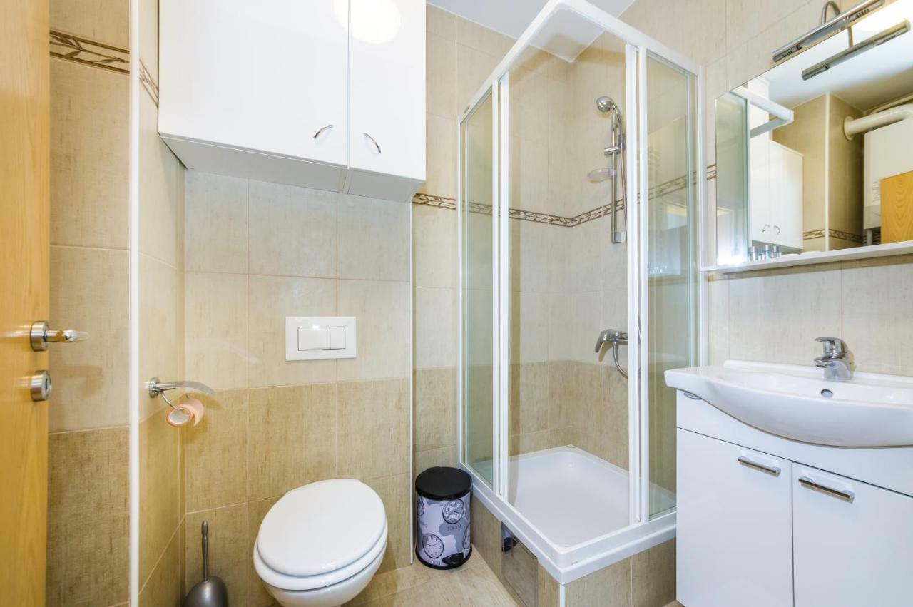 Studio Apartment K & K With Free Garage Zadar Exteriör bild