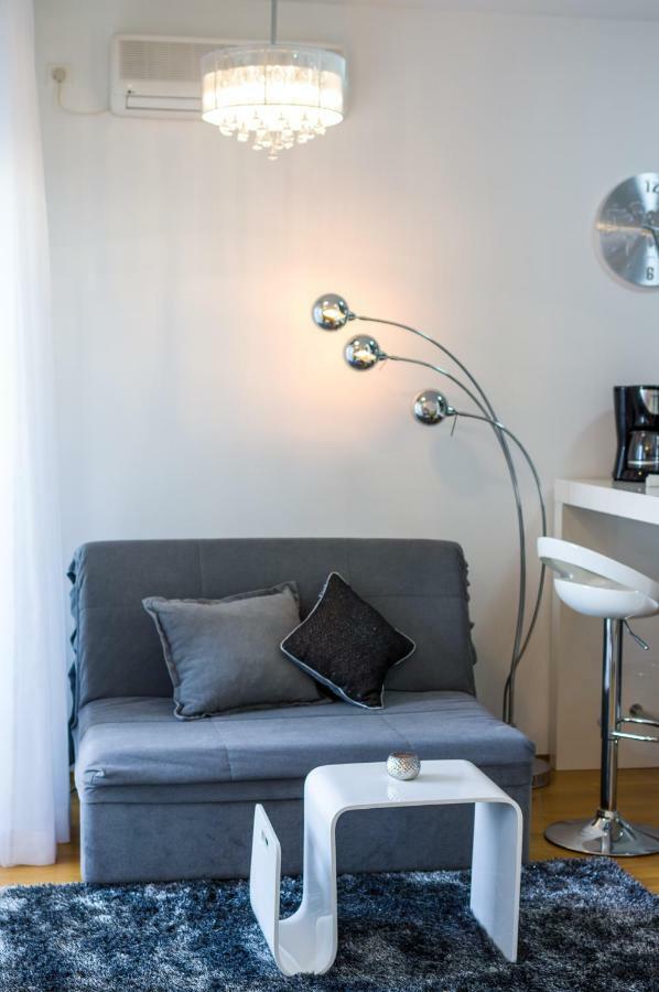 Studio Apartment K & K With Free Garage Zadar Exteriör bild